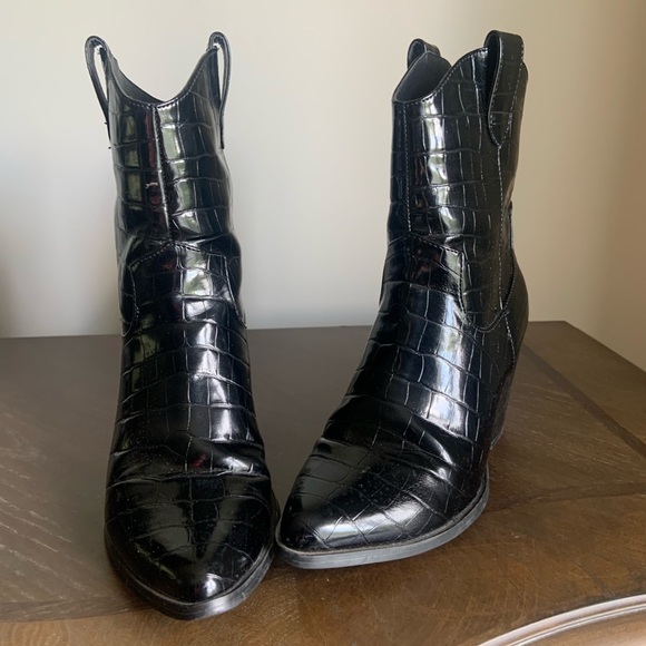 Faux Leather Croc-Embossed Cowboy Boots – Size 6 - Picture 5 of 8